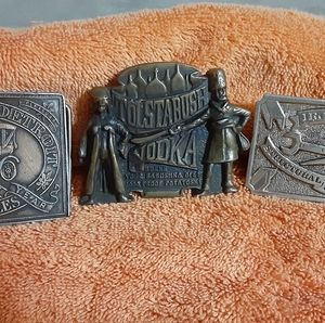 3 Belt buckles